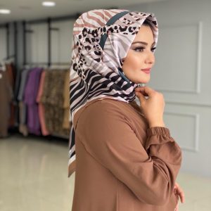 Leopar desenli tivil eşarp