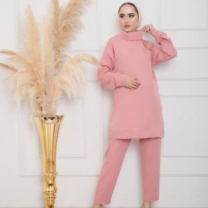Boğazlı yaka zincir detaylı takım