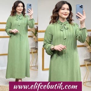 Ayrobin yakası bağcıklı elbise